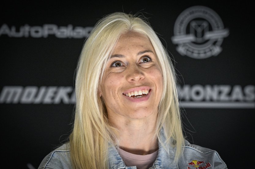 Český snowboardcrossový tým včetně Adamczykové je obarvený na blond