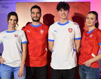 Fotbalová reprezentace představila nové dresy, v nichž vyrazí na ME