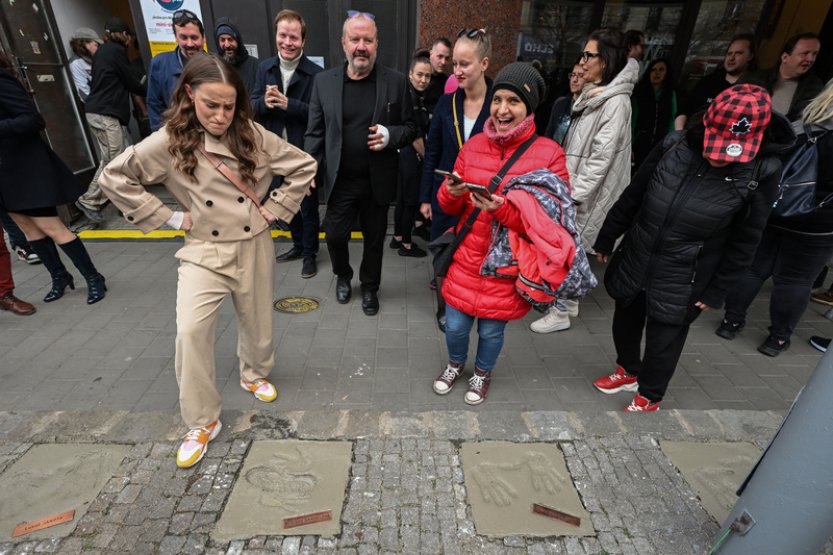 Svůj otisk na chodníku slávy v Brně mají herci Němec nebo Daňhelová