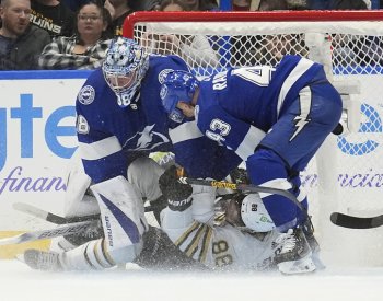 Zacha připravil v NHL jediný gól Bostonu a pokořil hranici padesáti bodů