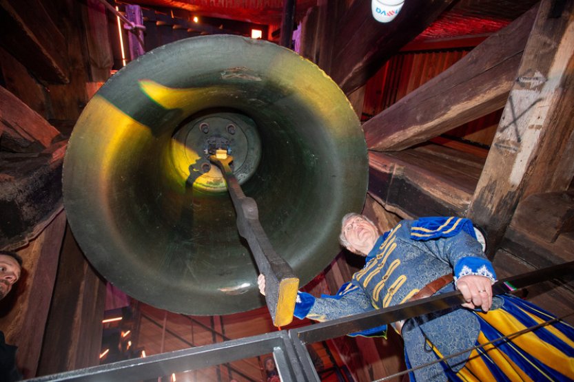 V Hradci Králové po opravě utrženého srdce opět zvonil zvon Augustin