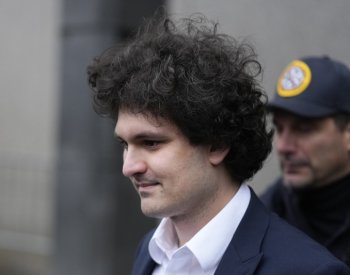 Soud poslal zakladatele kryptoměnové burzy FTX na 25 let do vězení