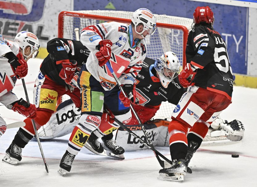 Semifinále hokejové extraligy začne v neděli v Pardubicích