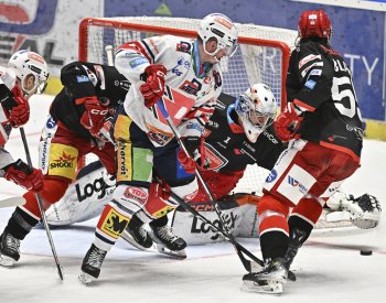 Semifinále hokejové extraligy začne v neděli v Pardubicích