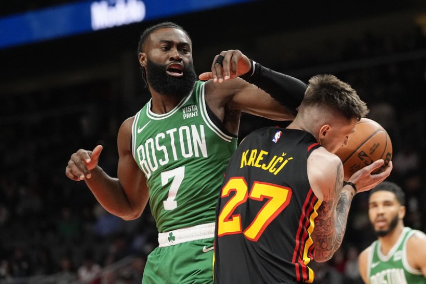 Atlanta s Krejčím i hvězdou zápasu Murraym znovu zdolala lídra NBA Boston