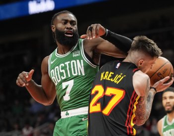 Atlanta s Krejčím i hvězdou zápasu Murraym znovu zdolala lídra NBA Boston