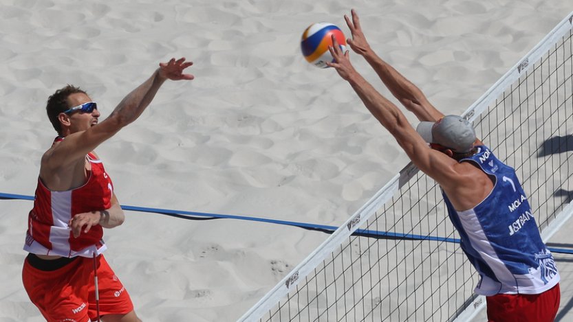 Olympijský vítěz v plážovém volejbalu Mol si v tréninku zlomil nohu