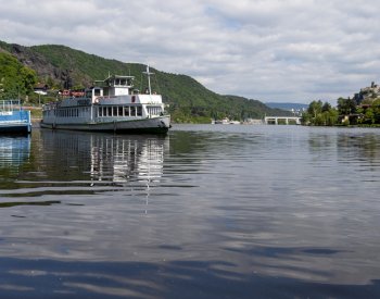 V Rakousku narazila výletní loď do zdymadla, 17 lidí se zranilo