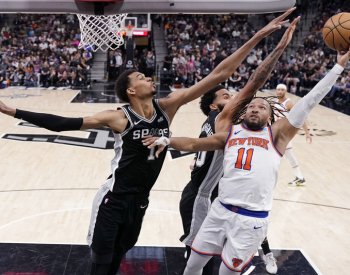 Brunson dal v NBA 61 bodů, výhru ale slavil Wembanyama se 40 body