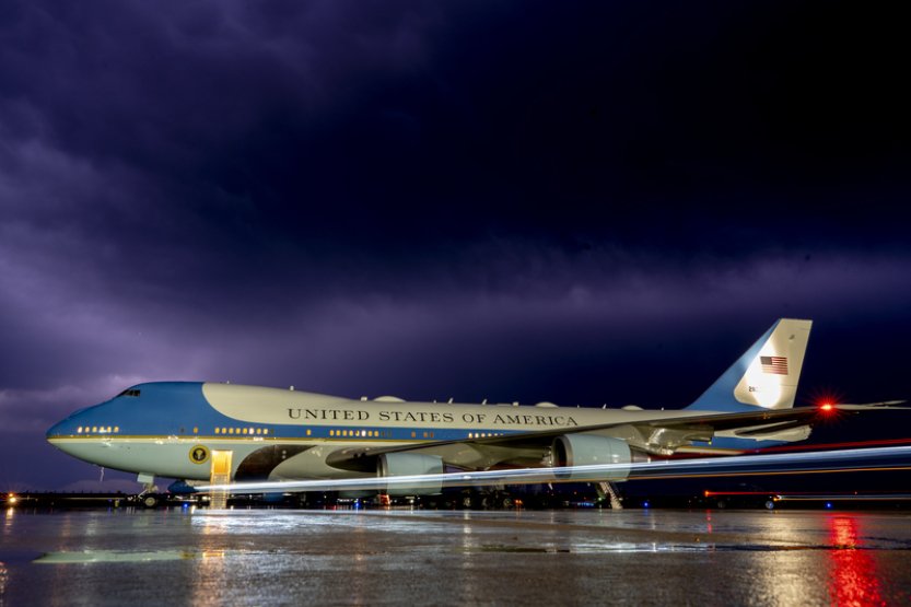 Novinářská asociace žádá členy, aby už nekradli v Air Force One, píše Politico