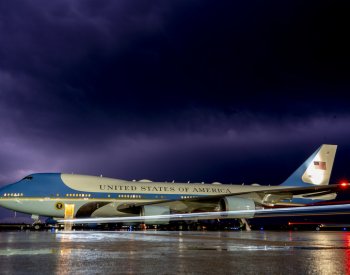 Novinářská asociace žádá členy, aby už nekradli v Air Force One, píše Politico