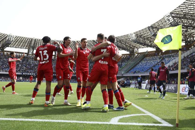 Neapol v lize poprvé prohrála pod trenérem Calzonou, Bergamu podlehla 0:3