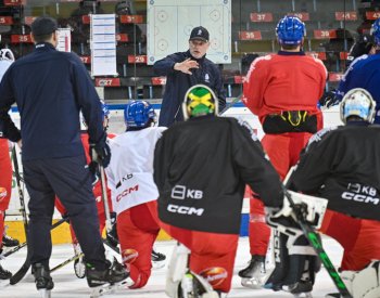 Česká hokejová reprezentace začne přípravu na MS s 15 hráči