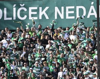 Fotbalisté Bohemians porazili doma Jablonec 2:0 a po deseti kolech zvítězili