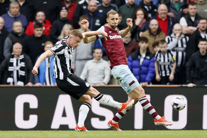 West Ham v Newcastlu neudržel v závěru dvougólové vedení a prohrál 3:4