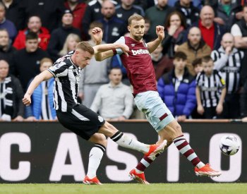 West Ham v Newcastlu neudržel v závěru dvougólové vedení a prohrál 3:4