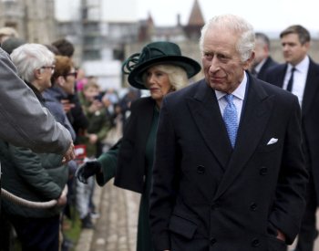 Karel III. se objevil na veřejnosti, navštívil velikonoční bohoslužbu