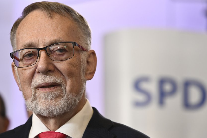 Bašta podle Okamury bojuje se zákeřnou chorobou