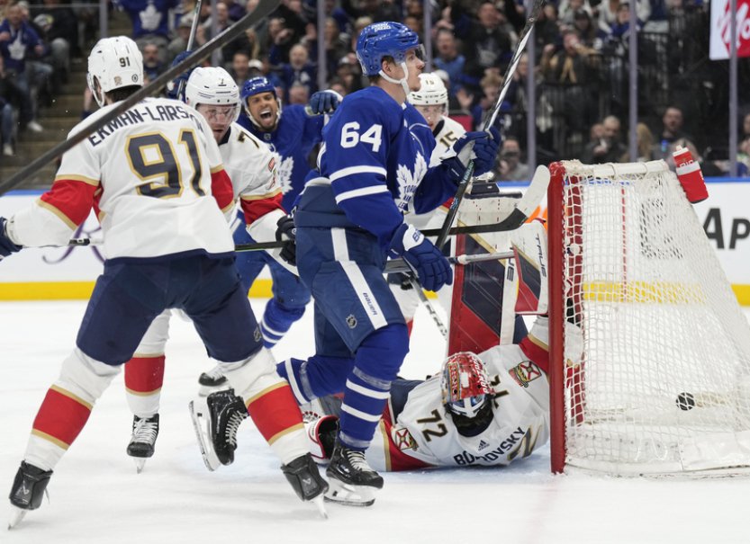 Kämpf gólem pomohl k výhře Toronta, Crosby vyrovnal rekord Gretzkyho