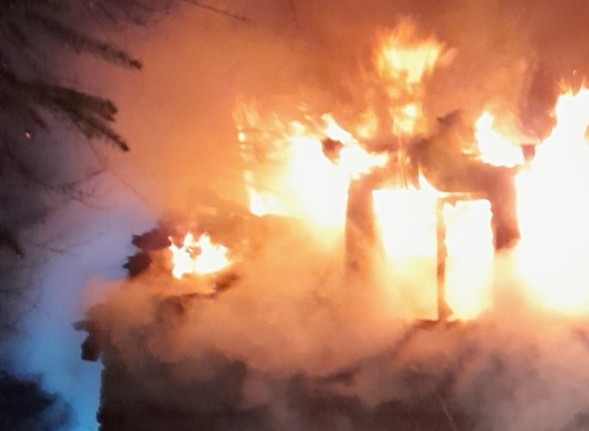 Při požáru budovy Istanbulu zemřelo 25 lidí, tři lidé jsou zraněni, uvedly úřady