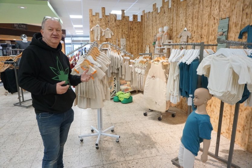 Český rodák chce v Bavorsku pěstovat konopí, úřadům se to nelíbí