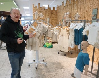 Český rodák chce v Bavorsku pěstovat konopí, úřadům se to nelíbí