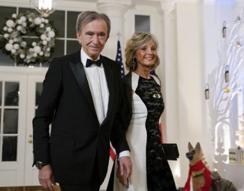 Forbes: Nejbohatším člověkem na světě je opět Arnault, v ČR vede Kellnerová