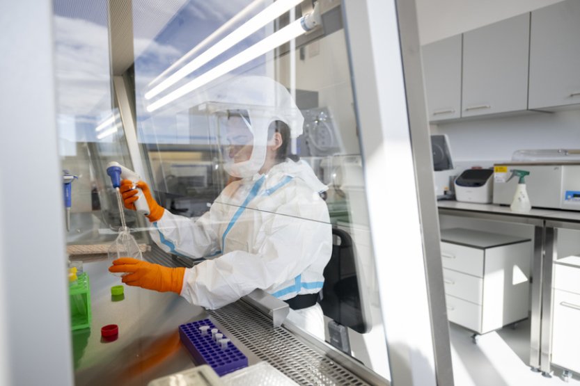 V Česku je nová laboratoř, která umožní lépe zkoumat koronavirus či žloutenku