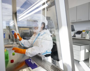 V Česku je nová laboratoř, která umožní lépe zkoumat koronavirus či žloutenku