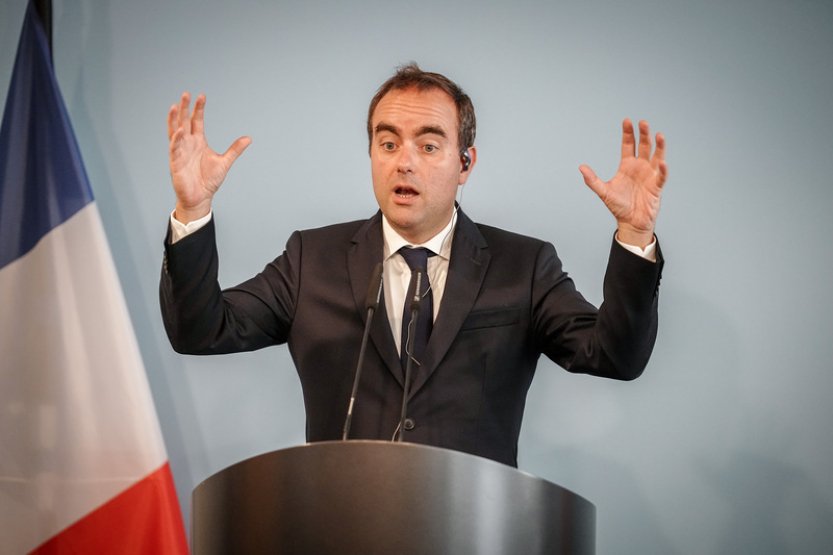 Francouzský ministr obrany hovořil s ruským protějškem Šojguem