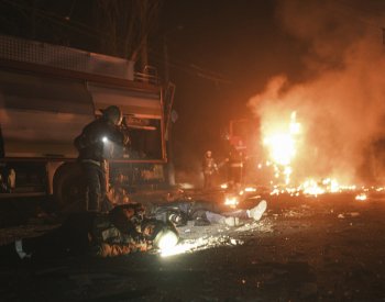 V Charkově při náletu ruských dronů zahynuli i záchranáři