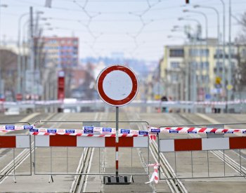 Pražští silničáři začali bourat uzavřenou část Libeňského mostu