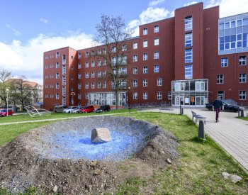 V Ústí n. L. umělci rozmístili pět děl, vůči památníku u univerzity jsou výhrady