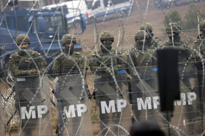 Varšava vyšle na hranice dvojnásobek vojáků, než žádala pohraniční stráž