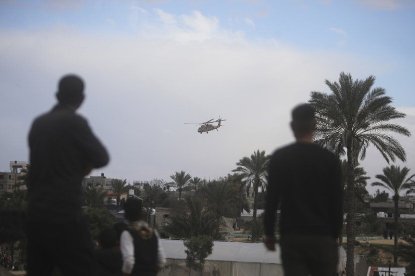 Izraelské letectvo provedlo desítky úderů, pěchota bojuje v Chán Júnisu