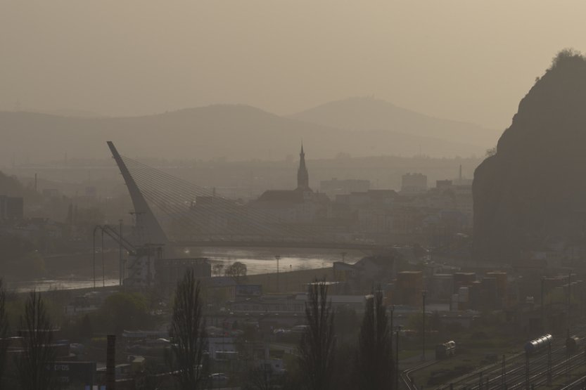 Saharský prach omezil výkon fotovoltaik i na několik dní, většinu už omyl déšť