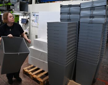 Firma PF Plasty z Chuchelné na Opavsku vylisovala několik stovek volebních uren