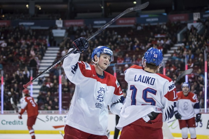 Reprezentaci v přípravě před MS doplní 14 hokejistů včetně nováčka Kondelíka