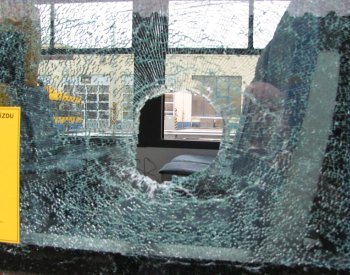 Tří dívky zahynuly po srážce autobusu na Slovensku se skupinou lidí