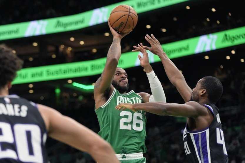 Lídr NBA Boston porazil o bod Sacramento, Foxových 40 bodů přišlo vniveč