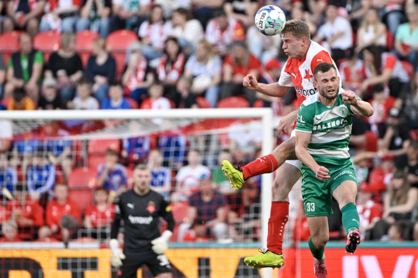 Slavia zdolala Bohemians 1905 2:1 a o dva body vede neúplnou tabulku