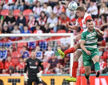 Slavia zdolala Bohemians 1905 2:1 a o dva body vede neúplnou tabulku