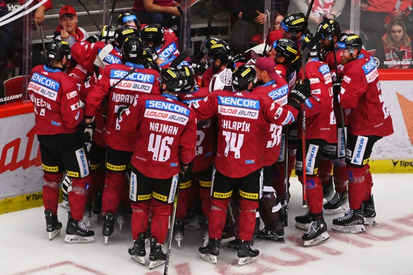 Hokejisté Sparty dnes mohou završit sérii s mistrem a projít do finále