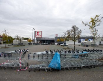 Ke zrušení zákona omezujícího prodej o svátcích bude vláda asi neutrální