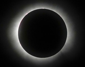 Nad Mexikem začalo úplné zatmění Slunce