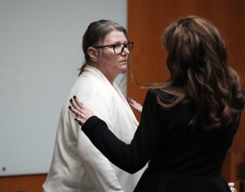 Soud v USA poslal do vězení rodiče mladíka, který zastřelil spolužáky