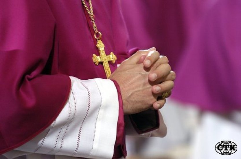 Polský kněz, který pořádal gay party, půjde do vězení za neposkytnutí pomoci