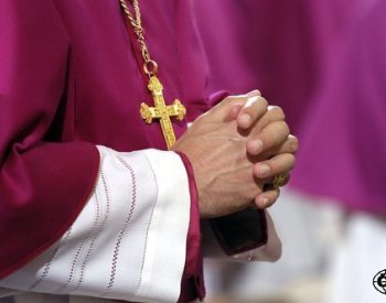 Polský kněz, který pořádal gay party, půjde do vězení za neposkytnutí pomoci