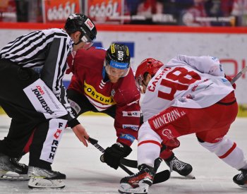 Třinec může doma vyrovnat semifinálovou sérii se Spartou a vynutit si sedmý duel