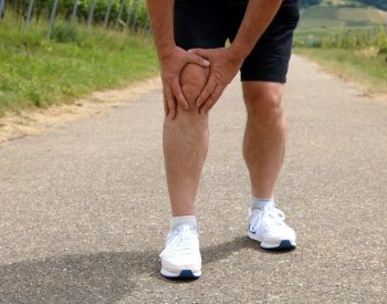 Lidem s nemocemi kloubů podle lékaře pohyb neškodí, naopak prospívá